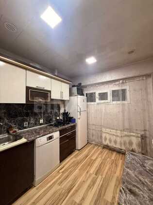 3 otaqlı Köhnə tikili, Gənclik m., Bakı