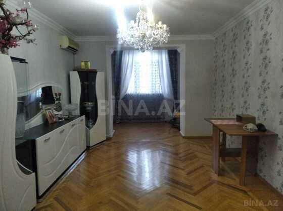 3 otaqlı Köhnə tikili, Elmlər Akademiyası m., Bakı