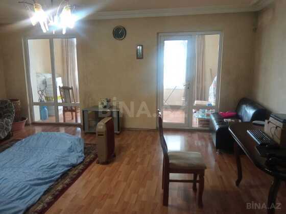3 otaqlı Köhnə tikili, Elmlər Akademiyası m., Bakı