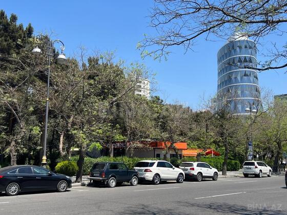 2 otaqlı Köhnə tikili, Elmlər Akademiyası m., Bakı