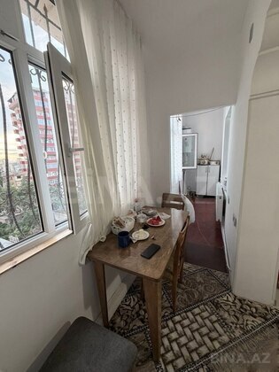 4 otaqlı Köhnə tikili, Neftçilər m., Bakı