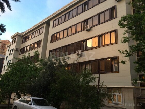 2 otaqlı Köhnə tikili, Elmlər Akademiyası m., Bakı