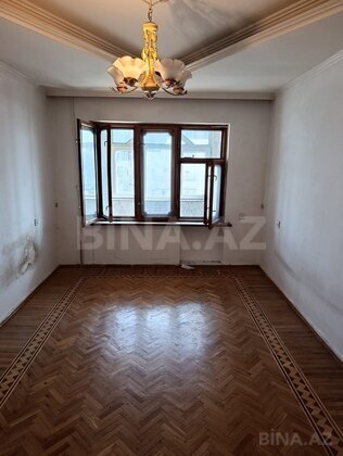 3 otaqlı Köhnə tikili, Memar Əcəmi m., Bakı