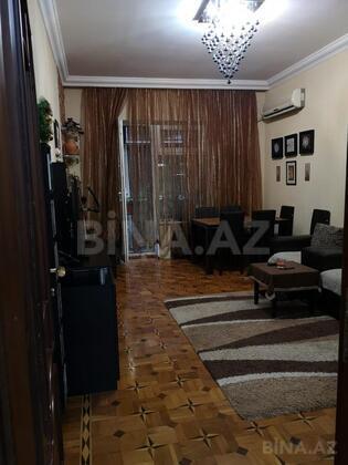3 otaqlı Köhnə tikili, Şah İsmayıl Xətai m., Bakı