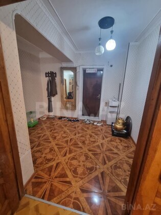 3 otaqlı Köhnə tikili, Elmlər Akademiyası m., Bakı