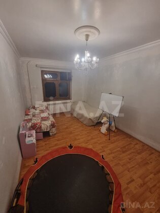 3 otaqlı Köhnə tikili, Elmlər Akademiyası m., Bakı