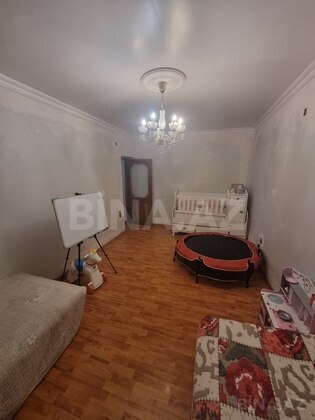 3 otaqlı Köhnə tikili, Elmlər Akademiyası m., Bakı