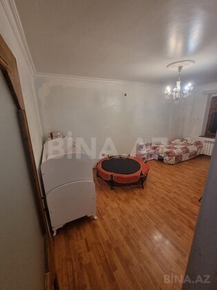 3 otaqlı Köhnə tikili, Elmlər Akademiyası m., Bakı