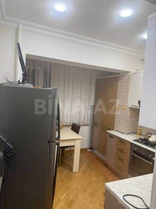 3 otaqlı Köhnə tikili, Memar Əcəmi m., Bakı