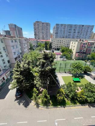 3 otaqlı Köhnə tikili, Qara Qarayev m., Bakı