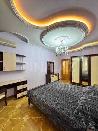 6 otaqlı Yeni tikili, Nizami m., Bakı