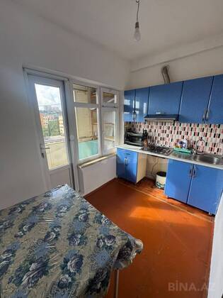 3 otaqlı Köhnə tikili, Bakıxanov q., Bakı
