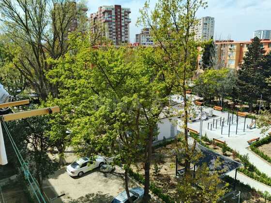 4 otaqlı Köhnə tikili, Neftçilər m., Bakı