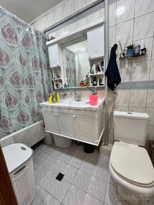 3 otaqlı Köhnə tikili, Şah İsmayıl Xətai m., Bakı