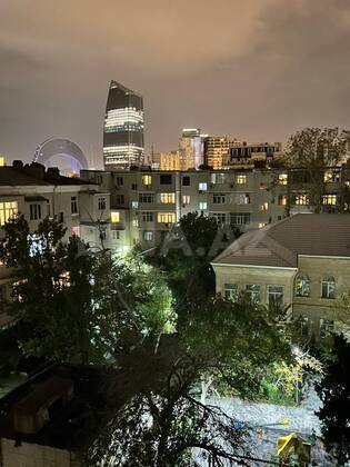 3 otaqlı Köhnə tikili, Şah İsmayıl Xətai m., Bakı