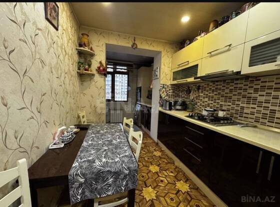 3 otaqlı Köhnə tikili, Şah İsmayıl Xətai m., Bakı