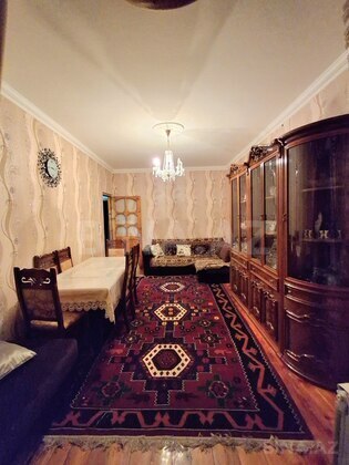 5 otaqlı Köhnə tikili, Xalqlar Dostluğu m., Bakı