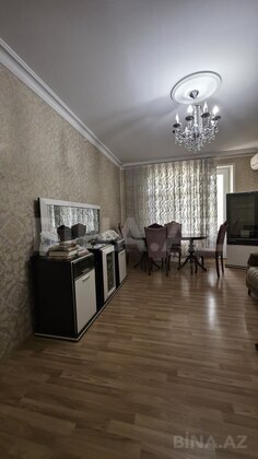 3 otaqlı Köhnə tikili, Bakıxanov q., Bakı