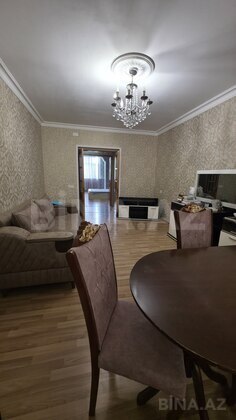 3 otaqlı Köhnə tikili, Bakıxanov q., Bakı