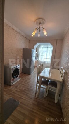 3 otaqlı Köhnə tikili, Bakıxanov q., Bakı