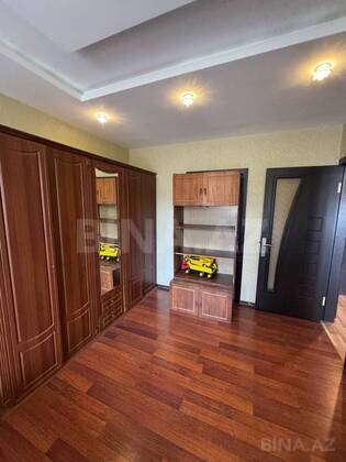 3 otaqlı Köhnə tikili, Bakıxanov q., Bakı