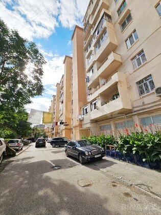 3 otaqlı Köhnə tikili, Neftçilər m., Bakı