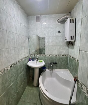 4 otaqlı Köhnə tikili, Həzi Aslanov m., Bakı