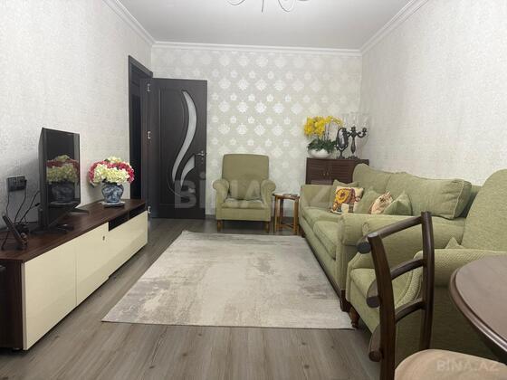 3 otaqlı Köhnə tikili, Xalqlar Dostluğu m., Bakı