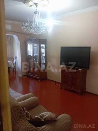 4 otaqlı Köhnə tikili, Xalqlar Dostluğu m., Bakı
