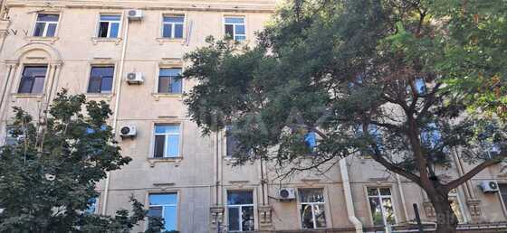 3 otaqlı Köhnə tikili, Elmlər Akademiyası m., Bakı