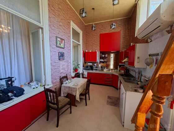 4 otaqlı Köhnə tikili, 28 May m., Bakı