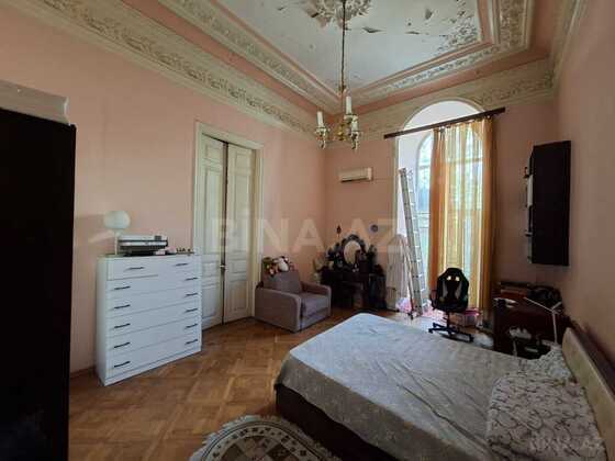 4 otaqlı Köhnə tikili, 28 May m., Bakı