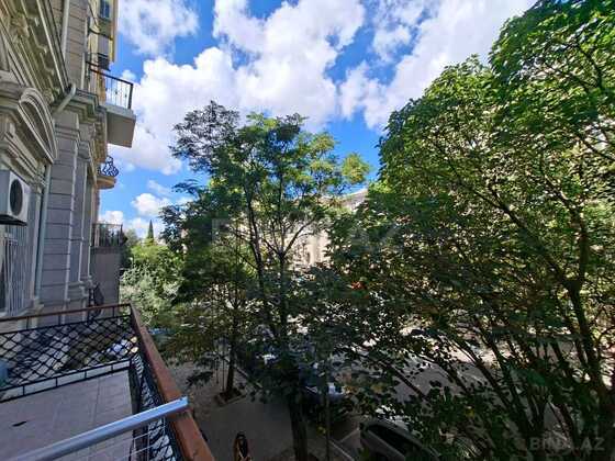 4 otaqlı Köhnə tikili, 28 May m., Bakı