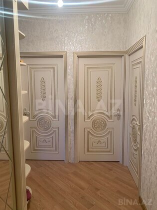 3 otaqlı Köhnə tikili, Bakıxanov q., Bakı