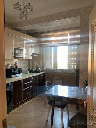 3 otaqlı Köhnə tikili, Bakıxanov q., Bakı