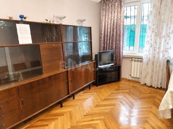 3 otaqlı Köhnə tikili, Elmlər Akademiyası m., Bakı