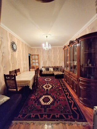 5 otaqlı Köhnə tikili, Xalqlar Dostluğu m., Bakı