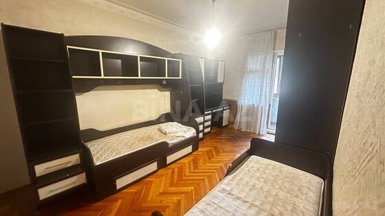 4 otaqlı Köhnə tikili, Elmlər Akademiyası m., Bakı