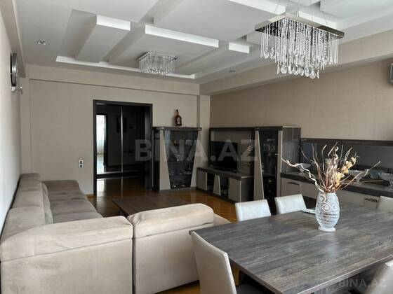 3 otaqlı Yeni tikili, Şah İsmayıl Xətai m., Bakı