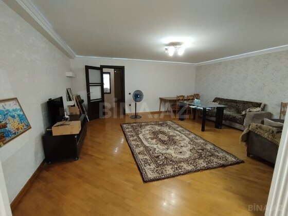 3 otaqlı Köhnə tikili, Elmlər Akademiyası m., Bakı