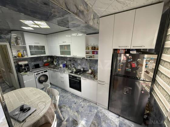 3 otaqlı Köhnə tikili, Qara Qarayev m., Bakı