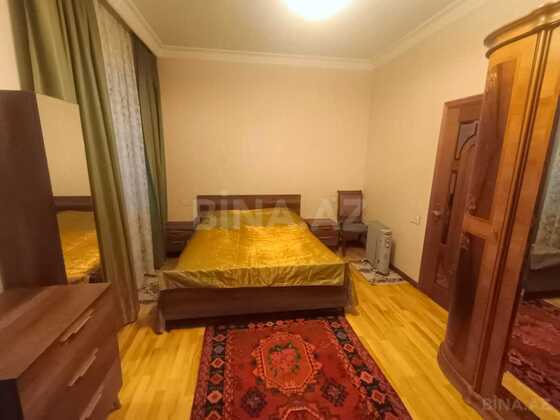 3 otaqlı Köhnə tikili, 28 May m., Bakı