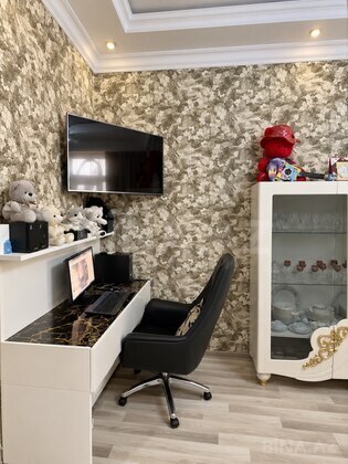 3 otaqlı Köhnə tikili, Memar Əcəmi m., Bakı