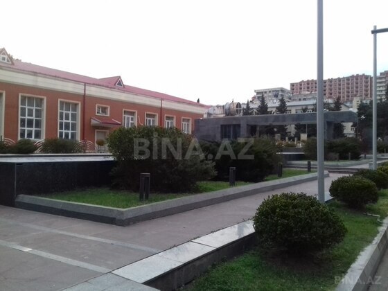 3 otaqlı Köhnə tikili, 8-ci mikrorayon q., Bakı