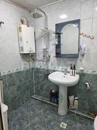 3 otaqlı Köhnə tikili, Xalqlar Dostluğu m., Bakı