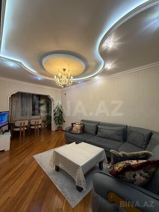 3 otaqlı Köhnə tikili, Xalqlar Dostluğu m., Bakı