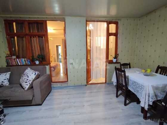3 otaqlı Köhnə tikili, Memar Əcəmi m., Bakı