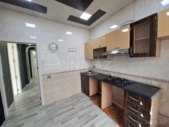 3 otaqlı Köhnə tikili, Qara Qarayev m., Bakı