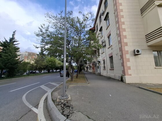 3 otaqlı Köhnə tikili, Qara Qarayev m., Bakı
