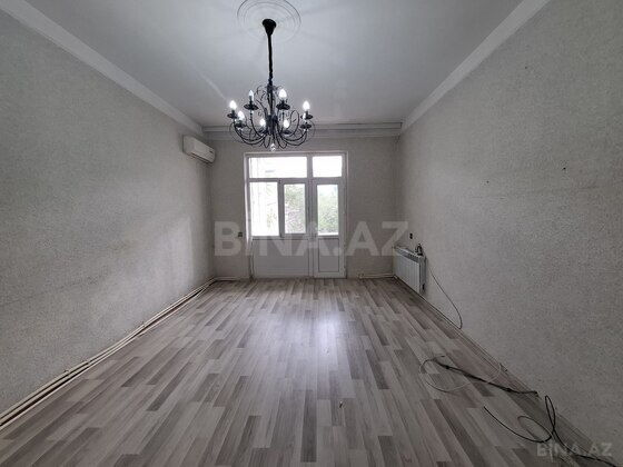 3 otaqlı Köhnə tikili, Qara Qarayev m., Bakı